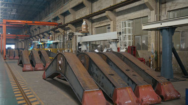 中国 掘削機のトラックの鉱山機械に使用する長い範囲ブーム サプライヤー