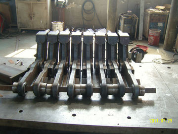 中国 自動車ボディ・コンストラクションのための OEM の掘削機の予備品の合金鋼鉄シャーシのハンガー サプライヤー